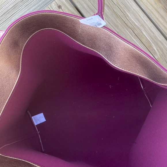 Metallic tote & Glitter wristlet - Picture 8 of 9